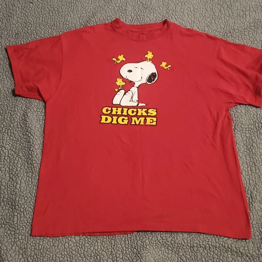 2010 Peanuts Snoopy T-shirt Chicks Dig Me Red Size XL - Picture 2 of 6